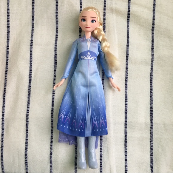 ❄️ New w/o Box “Frozen II” Elsa Doll by Hasbro ❄️ - Picture 3 of 9